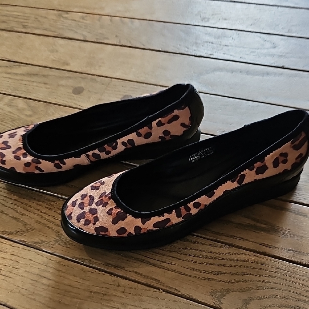 Comfortview Leopard Print Flats with Black Accents